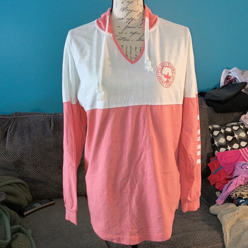 🔹4 for $30 The Southern Shirt Co Hooded Long Sleeve Tee, Medium